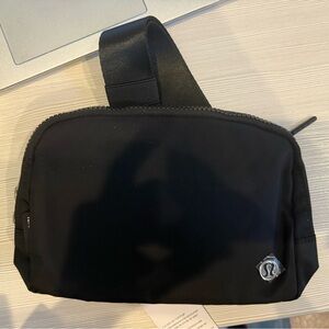 NWT Lulelemon black Everywhere Belt Bag